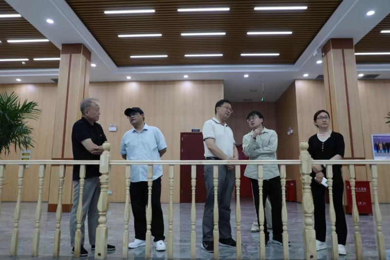 工信部產(chǎn)業(yè)政策與法規(guī)司原巡視員、先進制造商學院總裁四班班主任辛仁周一行到順成集團走訪